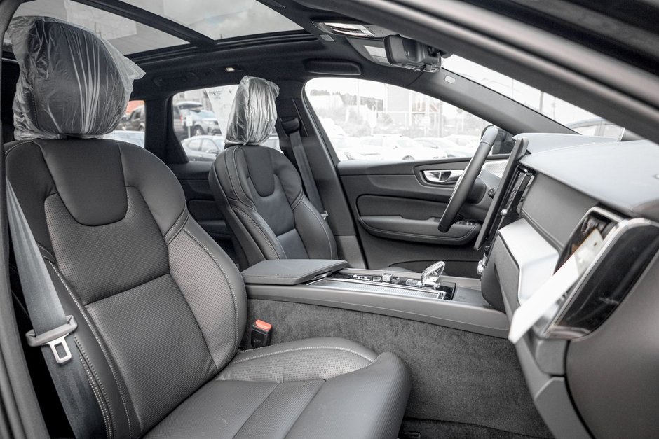 2026 Volvo XC60 Plug-in hybrid Ultra Black Edition-18