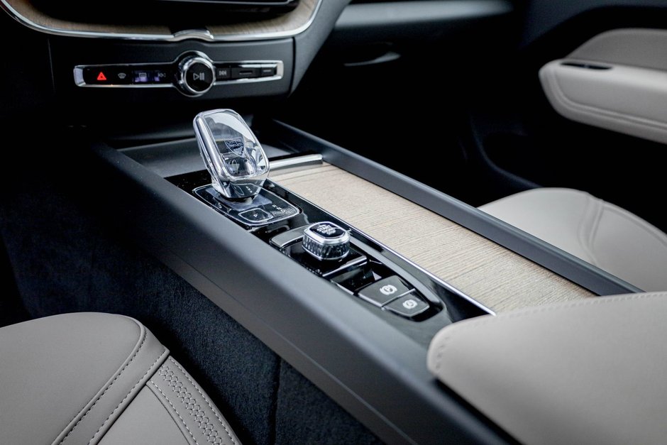 2026 Volvo XC60 Plug-in hybrid Plus-12