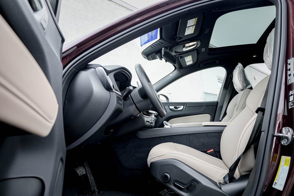 2026 Volvo XC60 Plug-in hybrid Plus-8