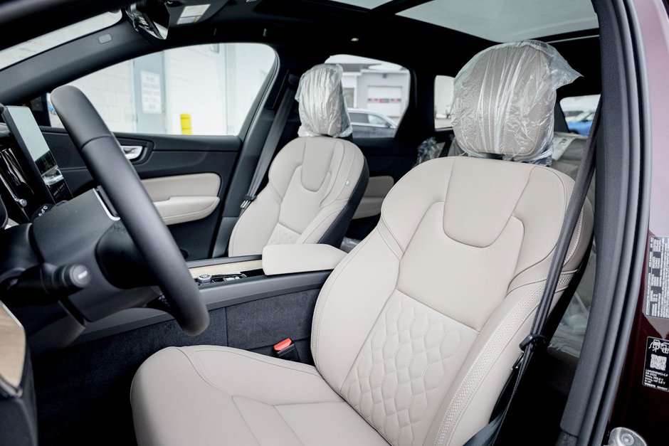 2026 Volvo XC60 Plug-in hybrid Plus-11