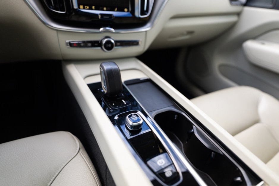 2022 Volvo XC60 Momentum-11