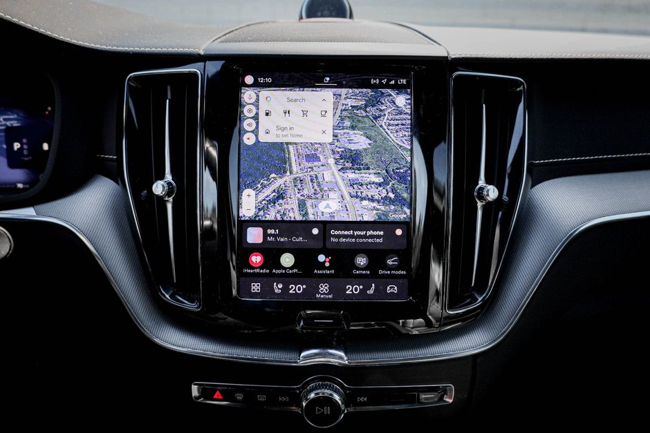 2022 Volvo XC60 R-Design-13