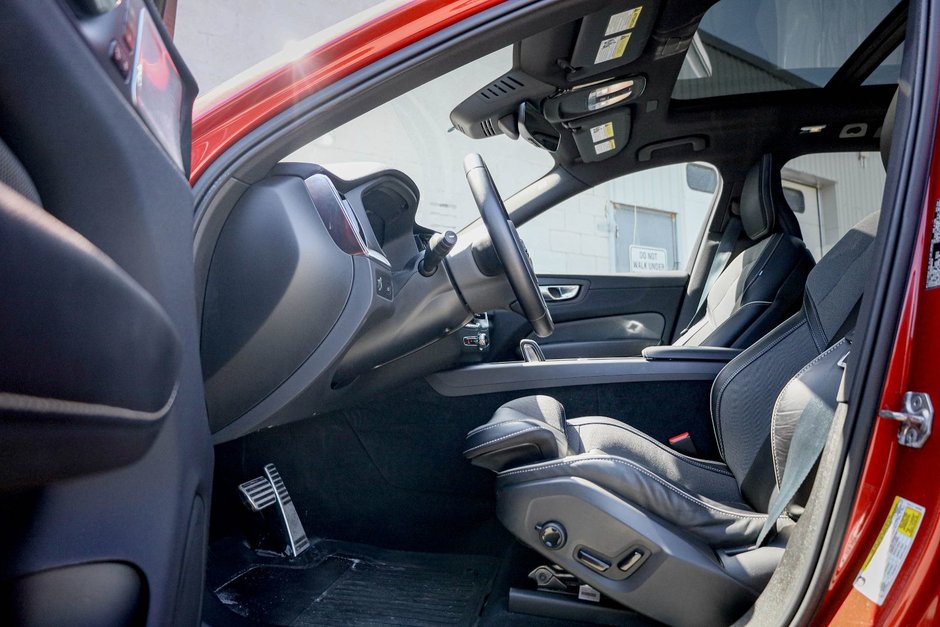2022 Volvo XC60 R-Design-9