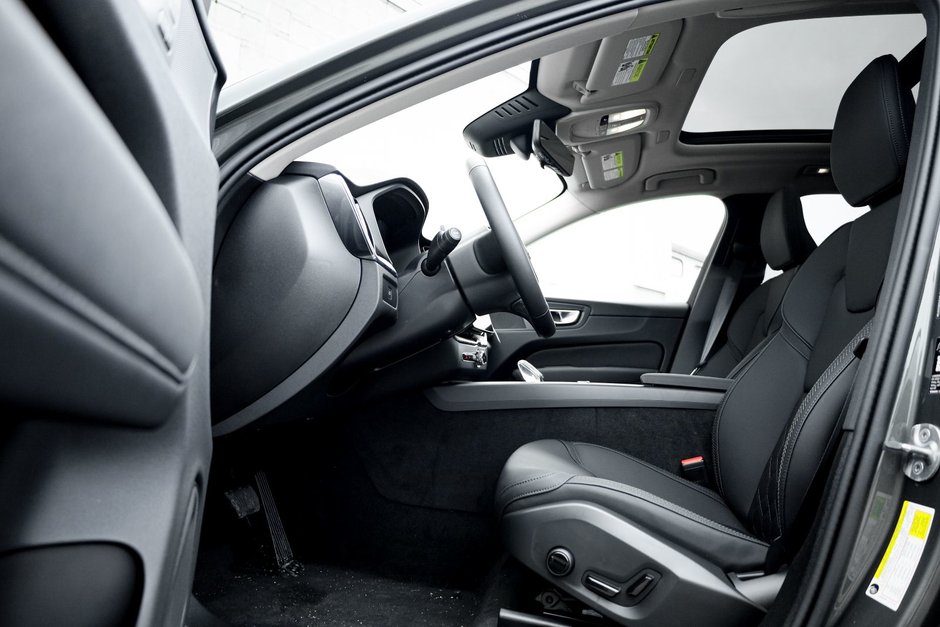 2026 Volvo XC60 Plus-9