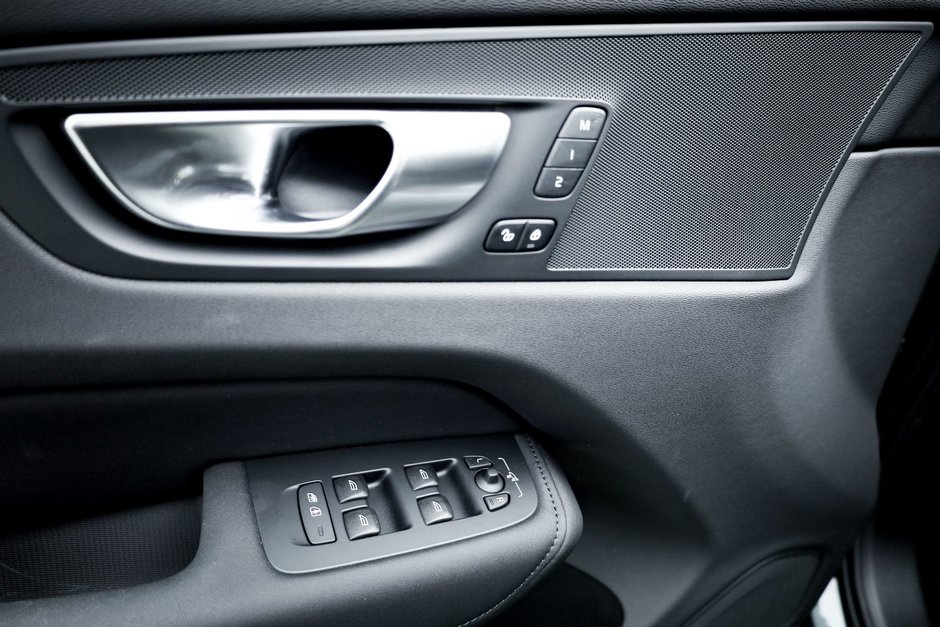 2026 Volvo XC60 Plus-11