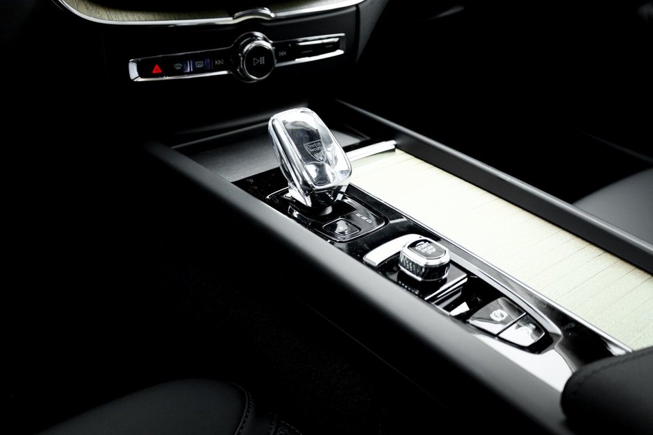 2026 Volvo XC60 Plus-12