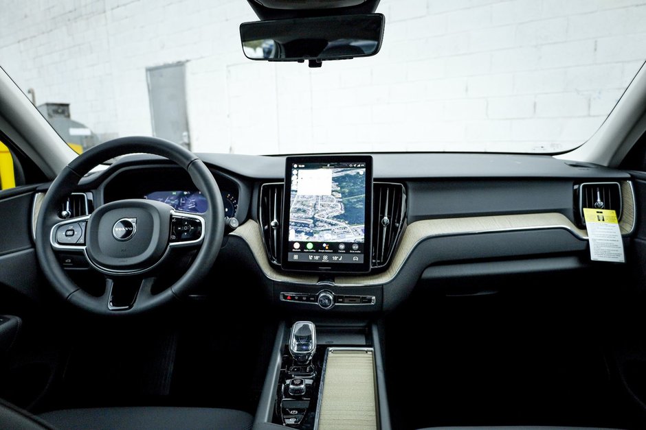 2026 Volvo XC60 Plus-14