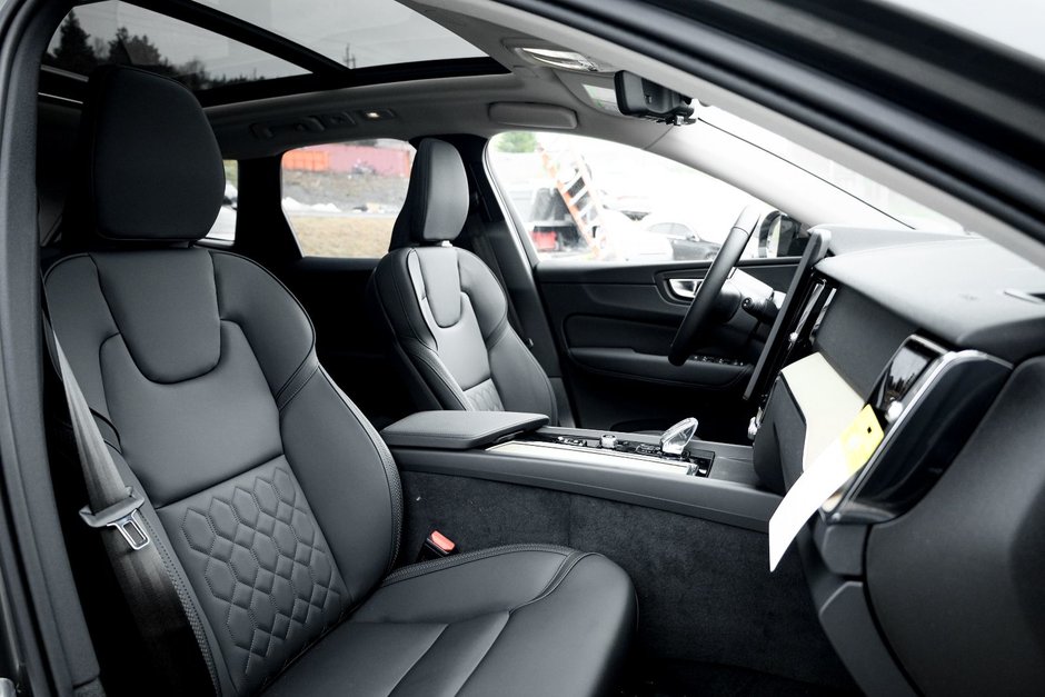 2026 Volvo XC60 Plus-17