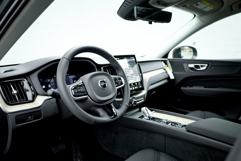 2026 Volvo XC60 Plus-8