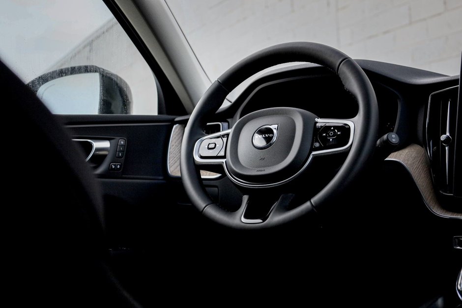 2026 Volvo XC60 Plus-13