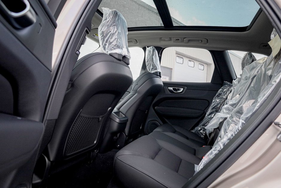 2026 Volvo XC60 Plus-11