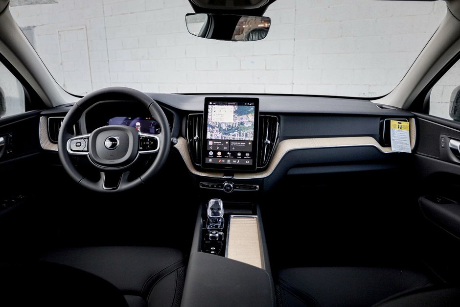 2026 Volvo XC60 Plus-9