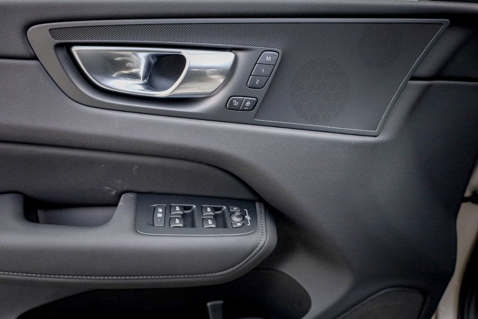 2026 Volvo XC60 Plus-7