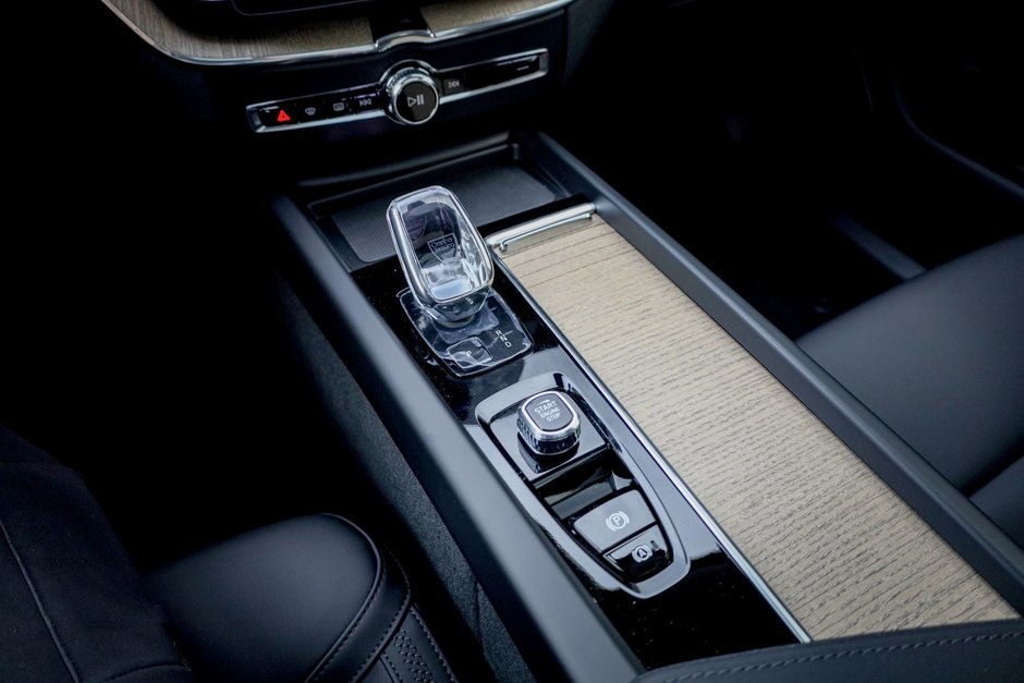 2026 Volvo XC60 Plus-8