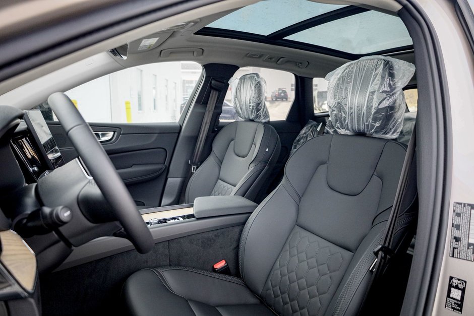 2026 Volvo XC60 Plus-4