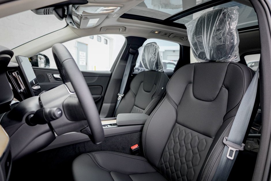 2026 Volvo XC60 Plus-9