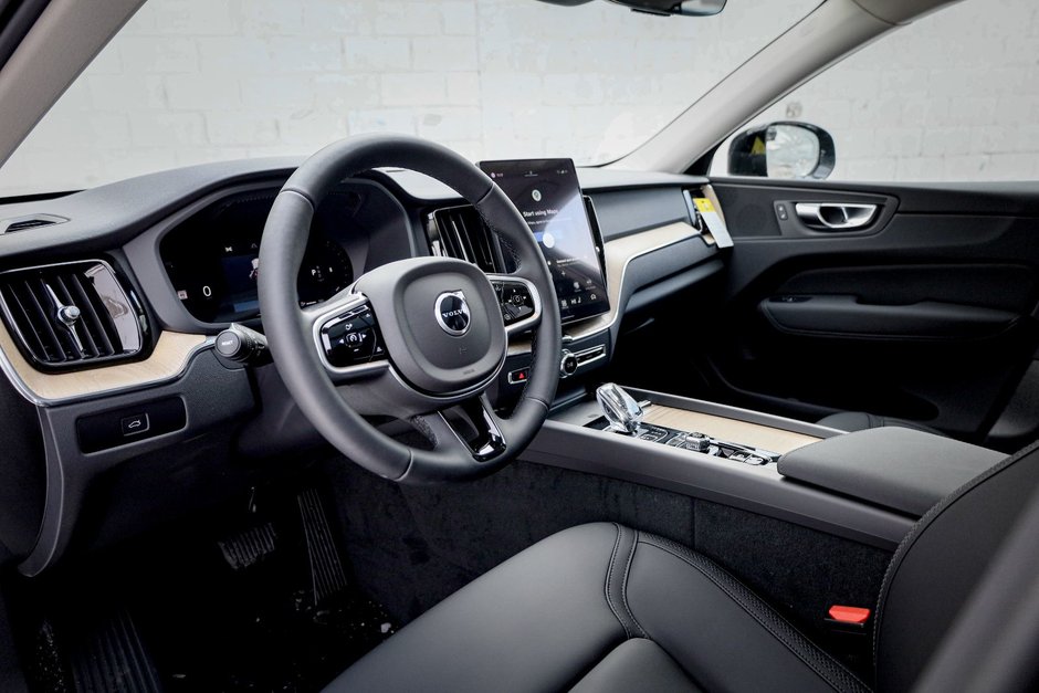 2026 Volvo XC60 Plus-11