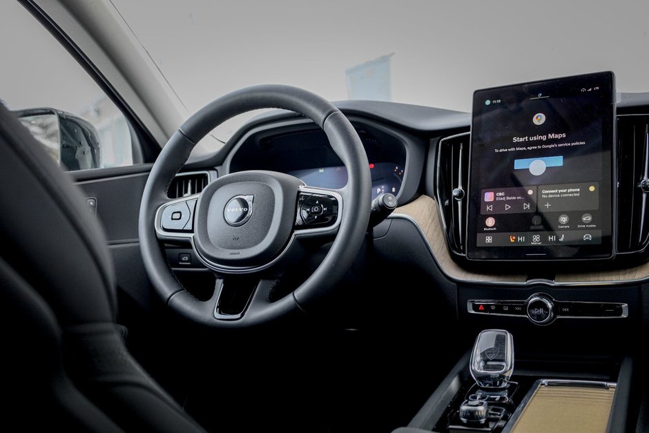 2026 Volvo XC60 Plus-17