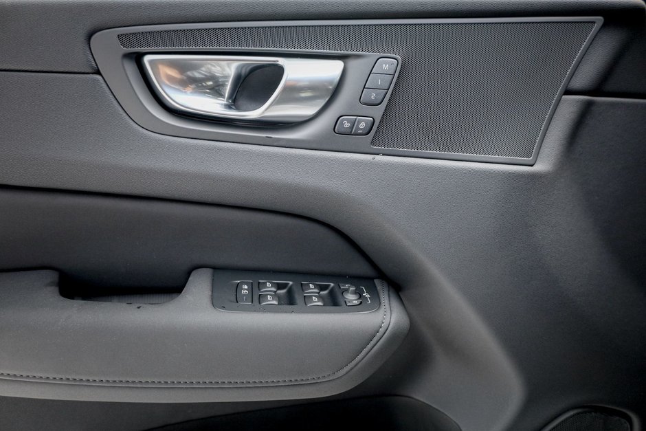 2026 Volvo XC60 Plus-10