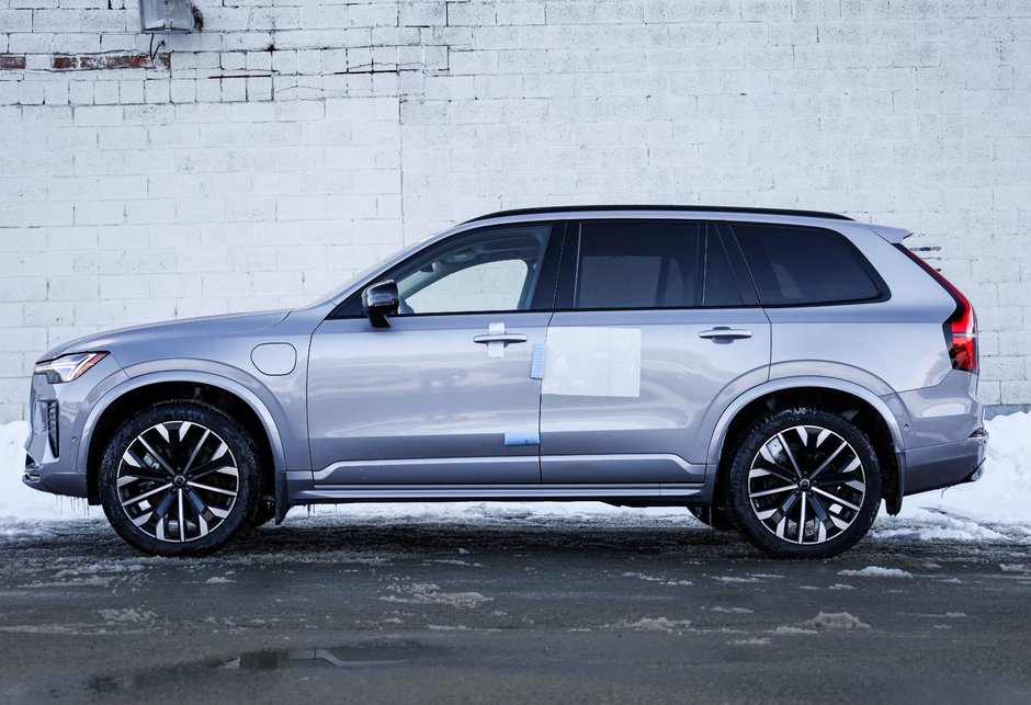 2026 Volvo XC90 Plug-in hybrid Ultra 7-Seater (Dark Theme)-0