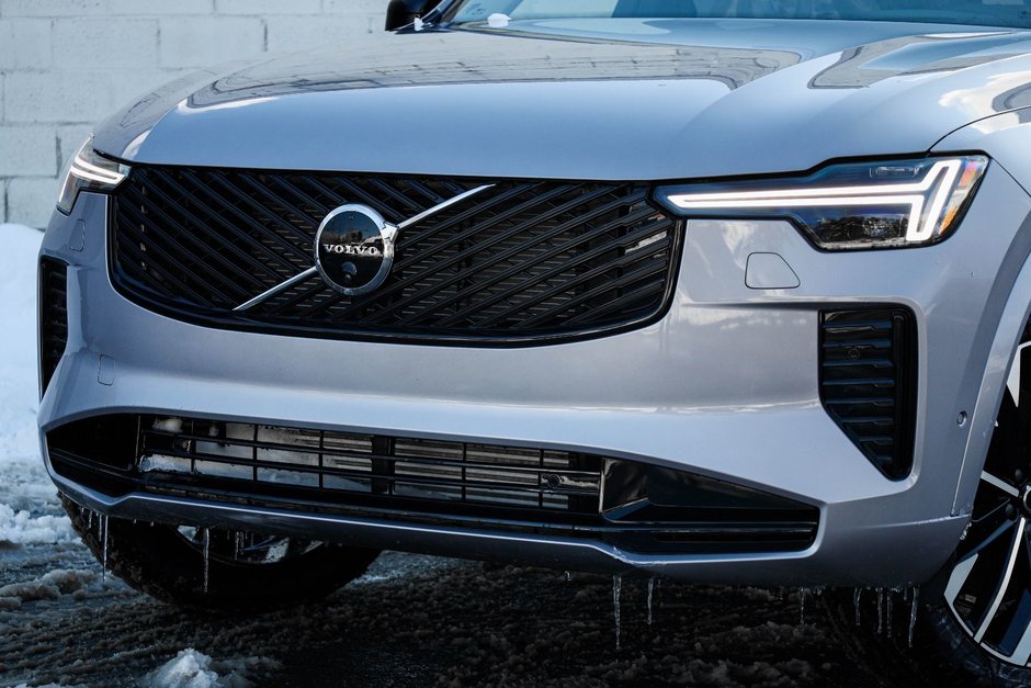 2026 Volvo XC90 Plug-in hybrid Ultra 7-Seater (Dark Theme)-3