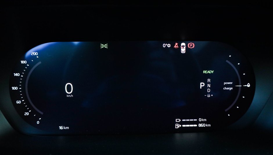 2026 Volvo XC90 Plug-in hybrid Ultra 7-Seater (Dark Theme)-13