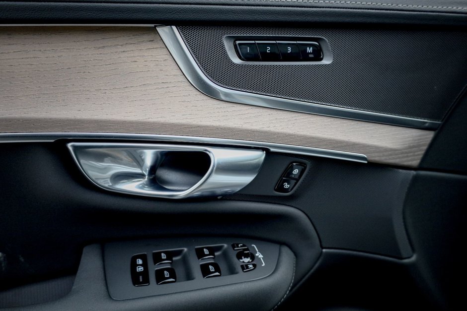 2026 Volvo XC90 Plug-in hybrid Core 7-Seater (Bright Theme)-11