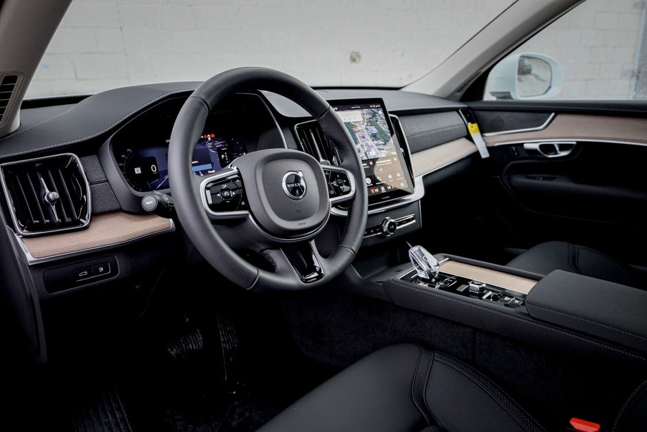 2026 Volvo XC90 Plug-in hybrid Core 7-Seater (Bright Theme)-10