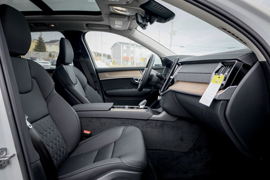 2026 Volvo XC90 Plug-in hybrid Core 7-Seater (Bright Theme)-16