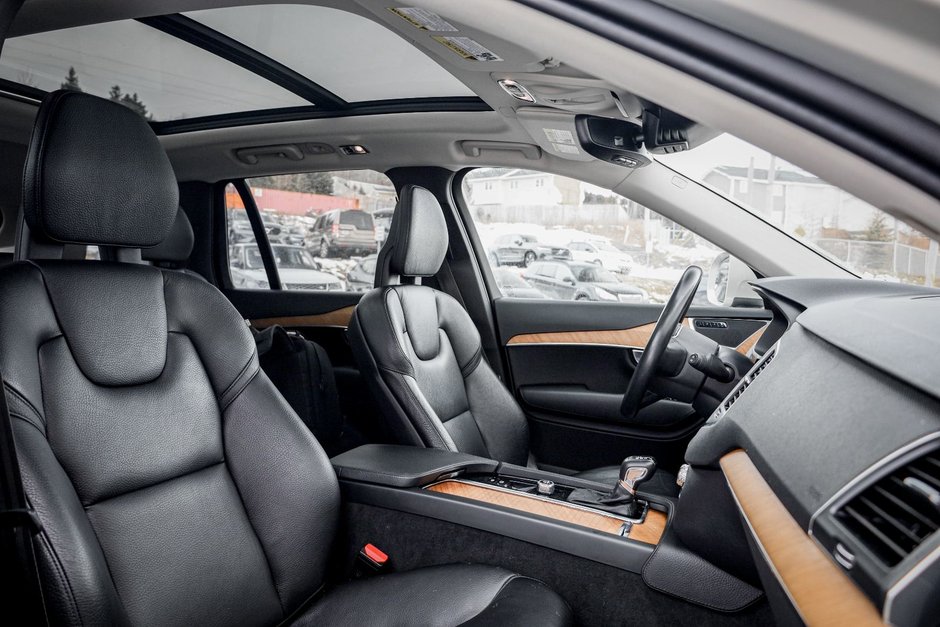 2022 Volvo XC90 Momentum-13
