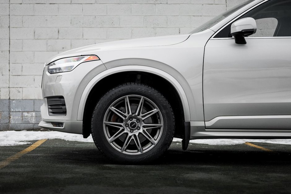 2022 Volvo XC90 Momentum-1