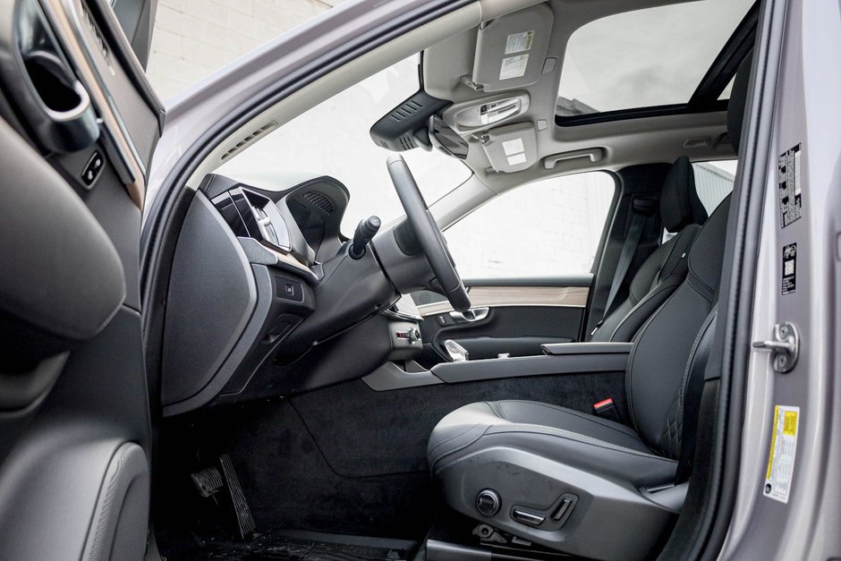 2026 Volvo XC90 Plus 7-Seater (Dark Theme)-8