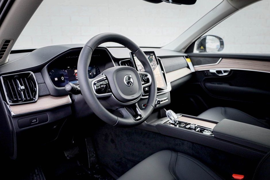 2026 Volvo XC90 Plus 7-Seater (Dark Theme)-9