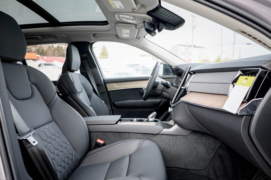 2026 Volvo XC90 Plus 7-Seater (Dark Theme)-18