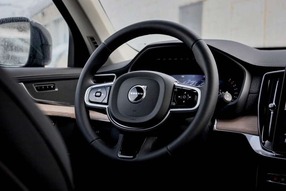 2026 Volvo XC90 Plus 7-Seater (Dark Theme)-17