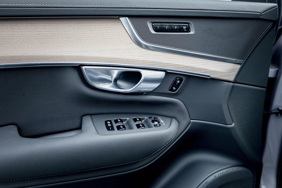 2026 Volvo XC90 Plus 7-Seater (Dark Theme)-10