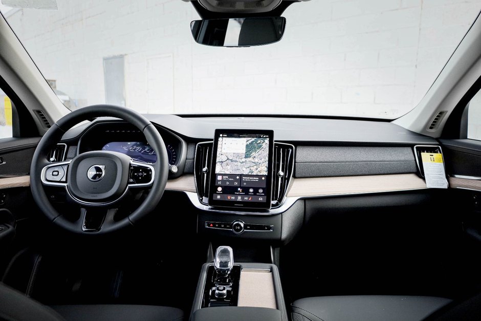 2026 Volvo XC90 Plus 7-Seater (Dark Theme)-15