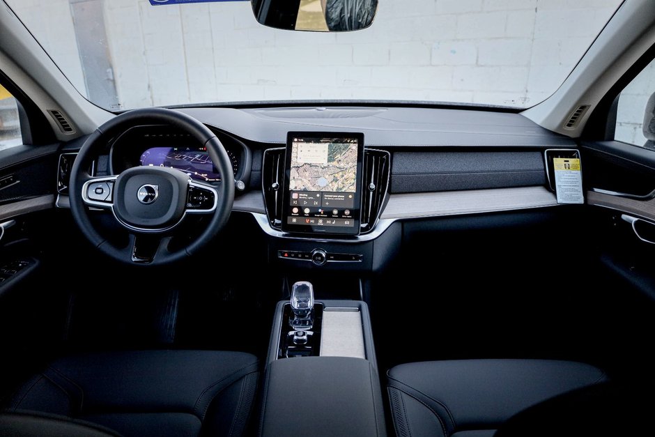 2026 Volvo XC90 Plus 7-Seater (Dark Theme)-15