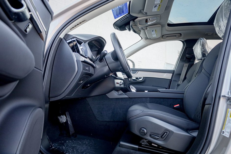 2026 Volvo XC90 Plus 7-Seater (Dark Theme)-8