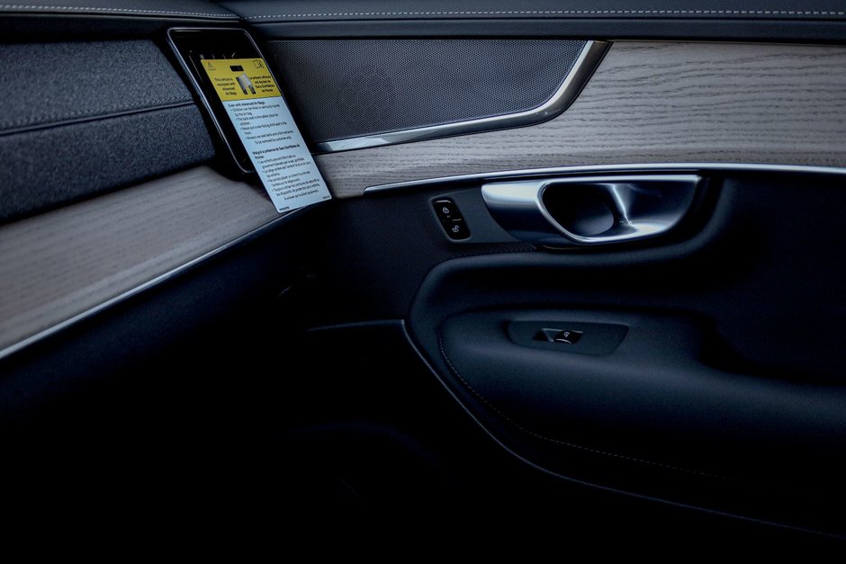 2026 Volvo XC90 Plus 7-Seater (Dark Theme)-14