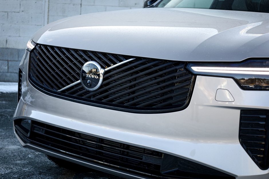 2026 Volvo XC90 Plus 7-Seater (Dark Theme)-3