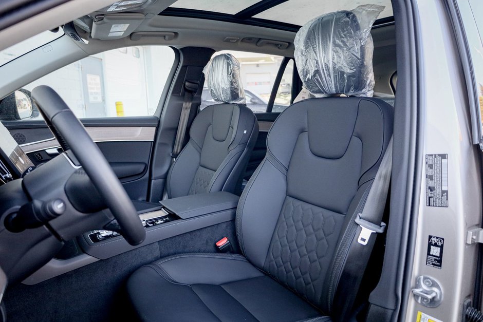 2026 Volvo XC90 Plus 7-Seater (Dark Theme)-9