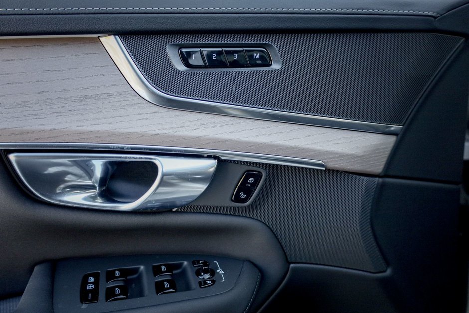 2026 Volvo XC90 Plus 7-Seater (Dark Theme)-10