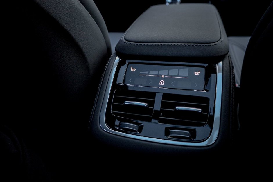 2026 Volvo XC90 Plus 7-Seater (Dark Theme)-20