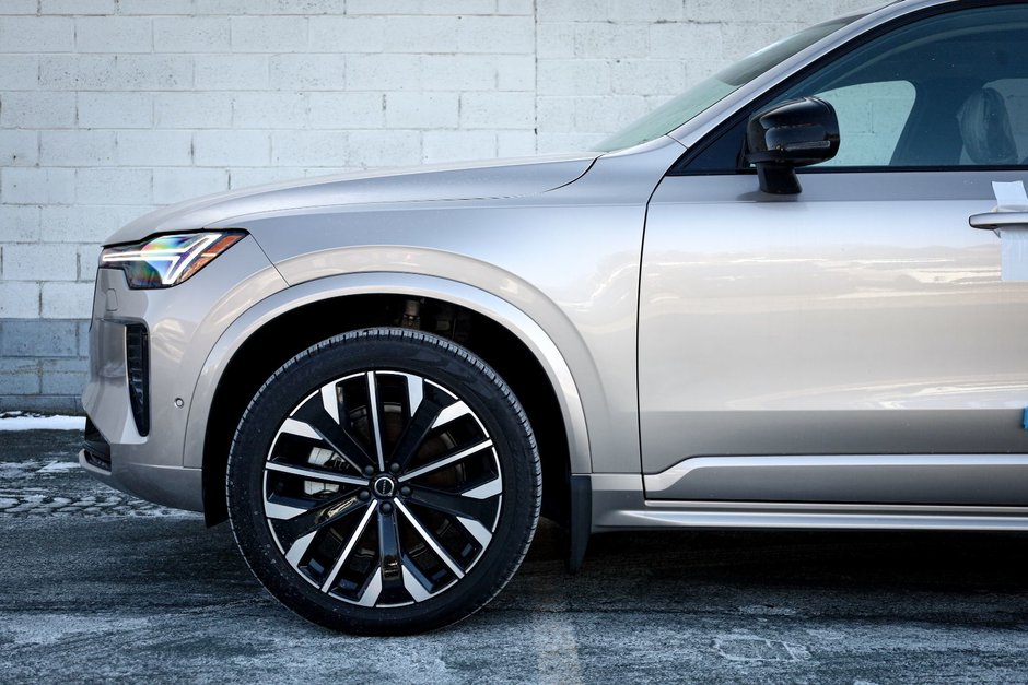 2026 Volvo XC90 Plus 7-Seater (Dark Theme)-1