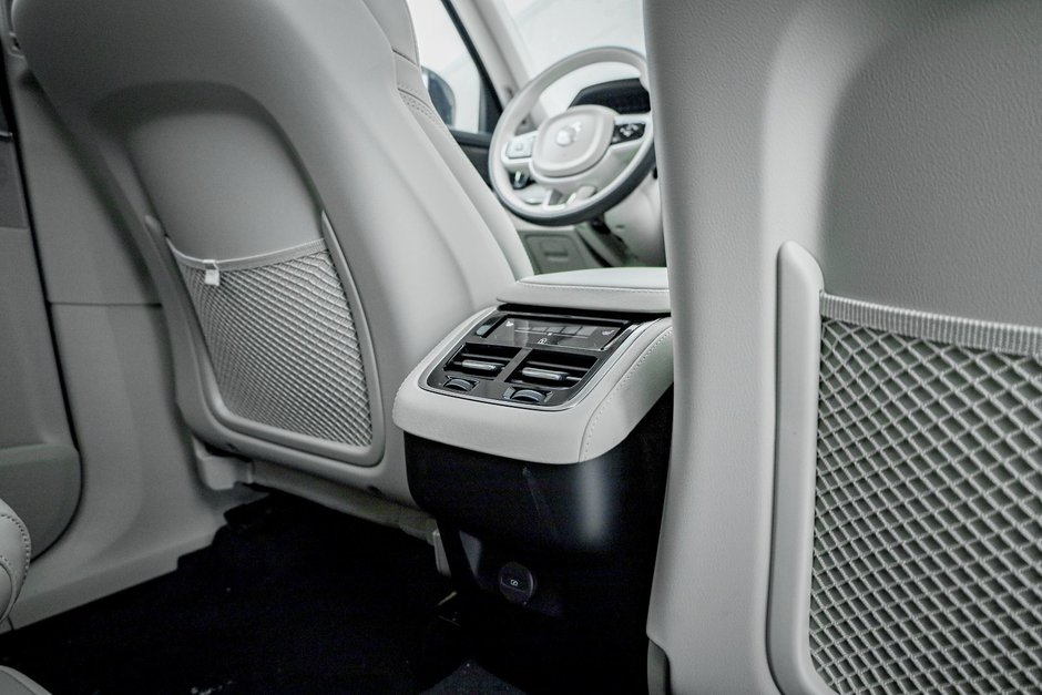 2026 Volvo XC90 Ultra 7-Seater (Dark Theme)-18