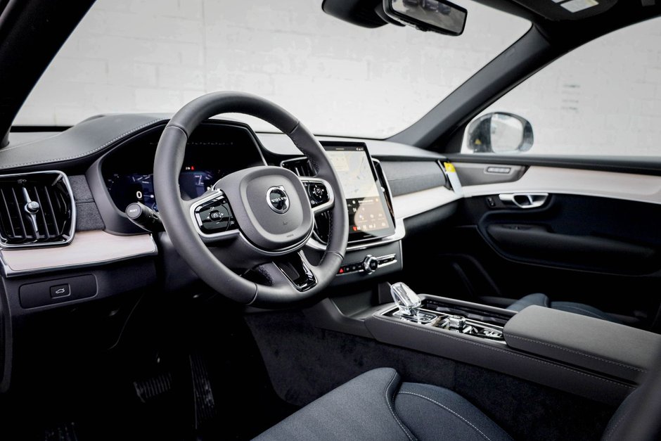 2026 Volvo XC90 Ultra 7-Seater (Dark Theme)-9