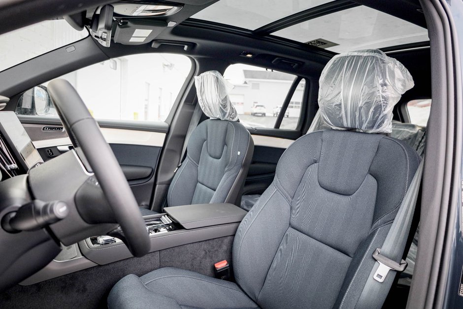 2026 Volvo XC90 Ultra 7-Seater (Dark Theme)-13