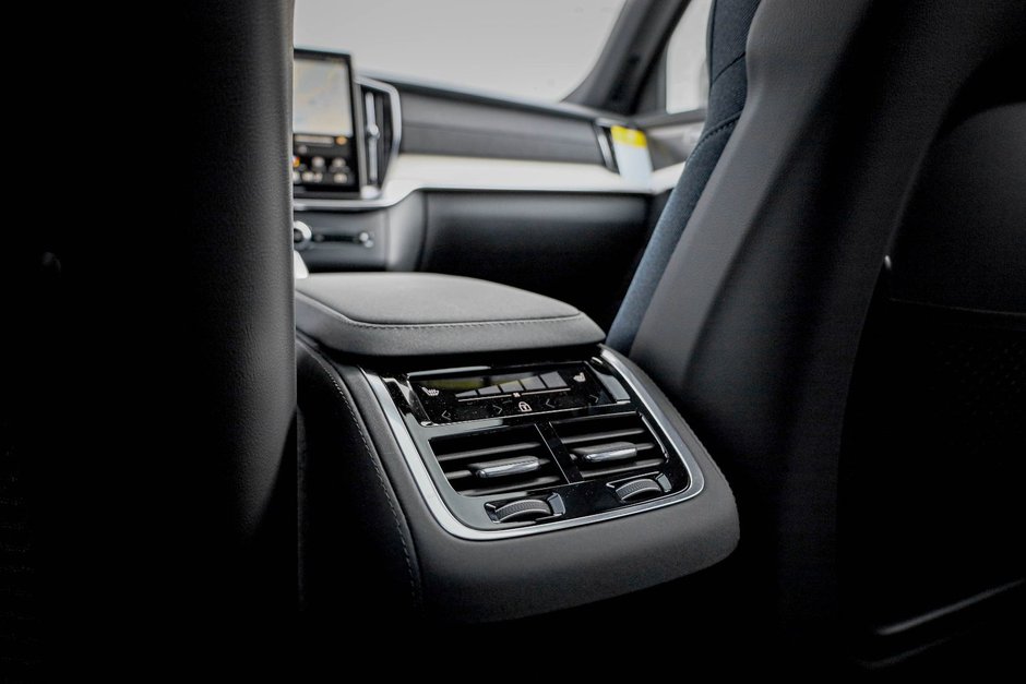 2026 Volvo XC90 Ultra 7-Seater (Dark Theme)-16