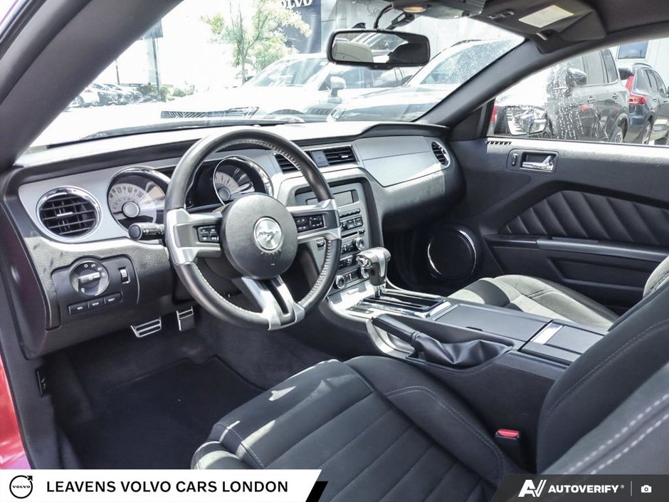 2011 Ford MUSTANG V6-12